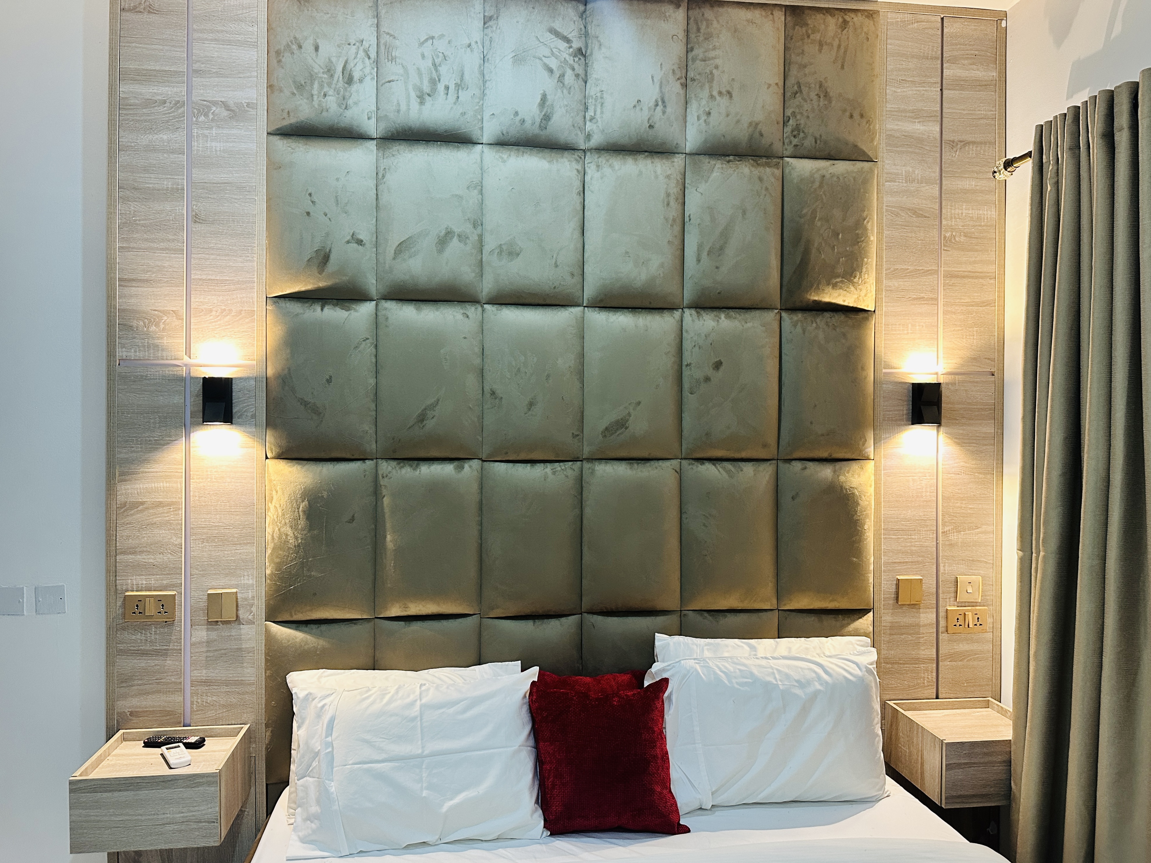 Ruby by Gemmes Apartment